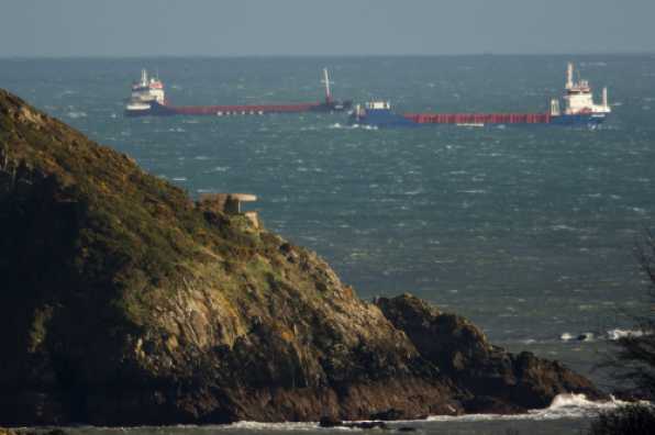 13 February 2020 - 15-24-15
Dartmouth i being double crossed !
On the right, in the lead is 90m cargo ship Peak Bremen heading for Waterford. Bringing up the rear is cargo ship Wilson Holla (1 metre shorter) off to Ellesmere Port.